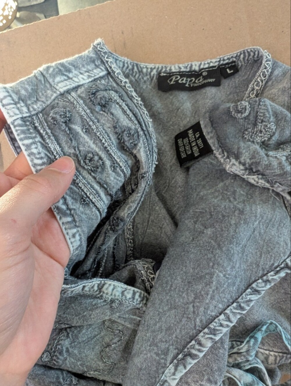 VTG Embroidered Gray Button-Front Top With Tie Waist - Picture 5 of 8